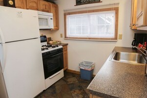 Cabin, 2 Bedrooms | Private kitchen | Fridge, oven, coffee/tea maker, toaster