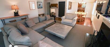 Condo, 2 Bedrooms | Living area