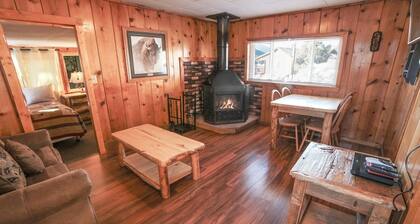 Lazy R Cottages: 6 2 Bedroom Cabin