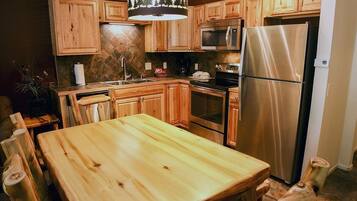 Condo, 2 Bedrooms | Private kitchen | Fridge, oven, coffee/tea maker, toaster