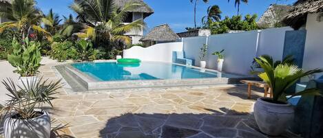 Außenpool, Liegestühle