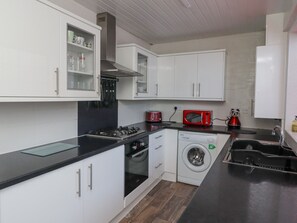 Cottage | Private kitchen | Fridge, dishwasher, electric kettle, toaster - The Old Smithy (Morpeth)