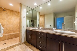 Condo, 2 Bedrooms | Bathroom | Hair dryer, towels