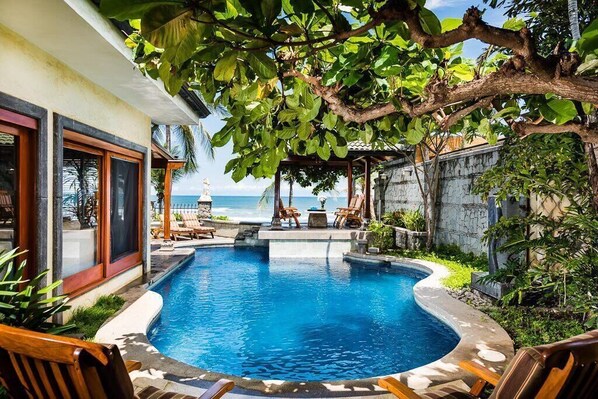 Outdoor pool, a heated pool - Casa Arrecife 𖥚 Spectacular Beachfront 𖥚 Ethereal sunsets 𖥚 Pool & Jacuzzi (Playa Langosta)