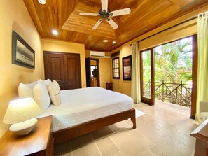 2 chambres, coffre-fort, fer et planche à repasser