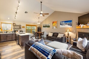 Casa de ciudad, 2 habitaciones | Área de sala de estar