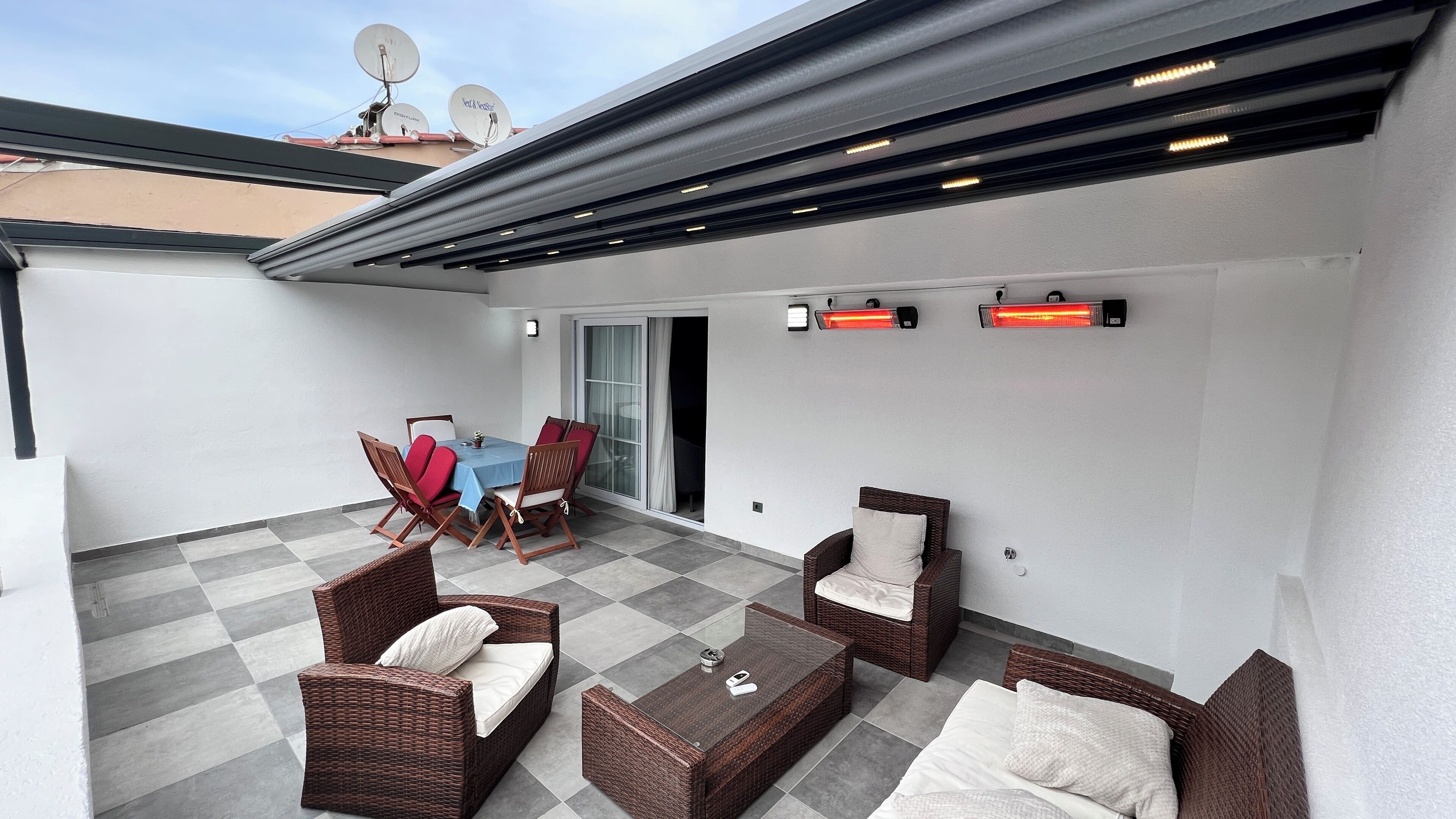 Comfort Penthouse | Memory foam beds, desk, laptop workspace, blackout drapes