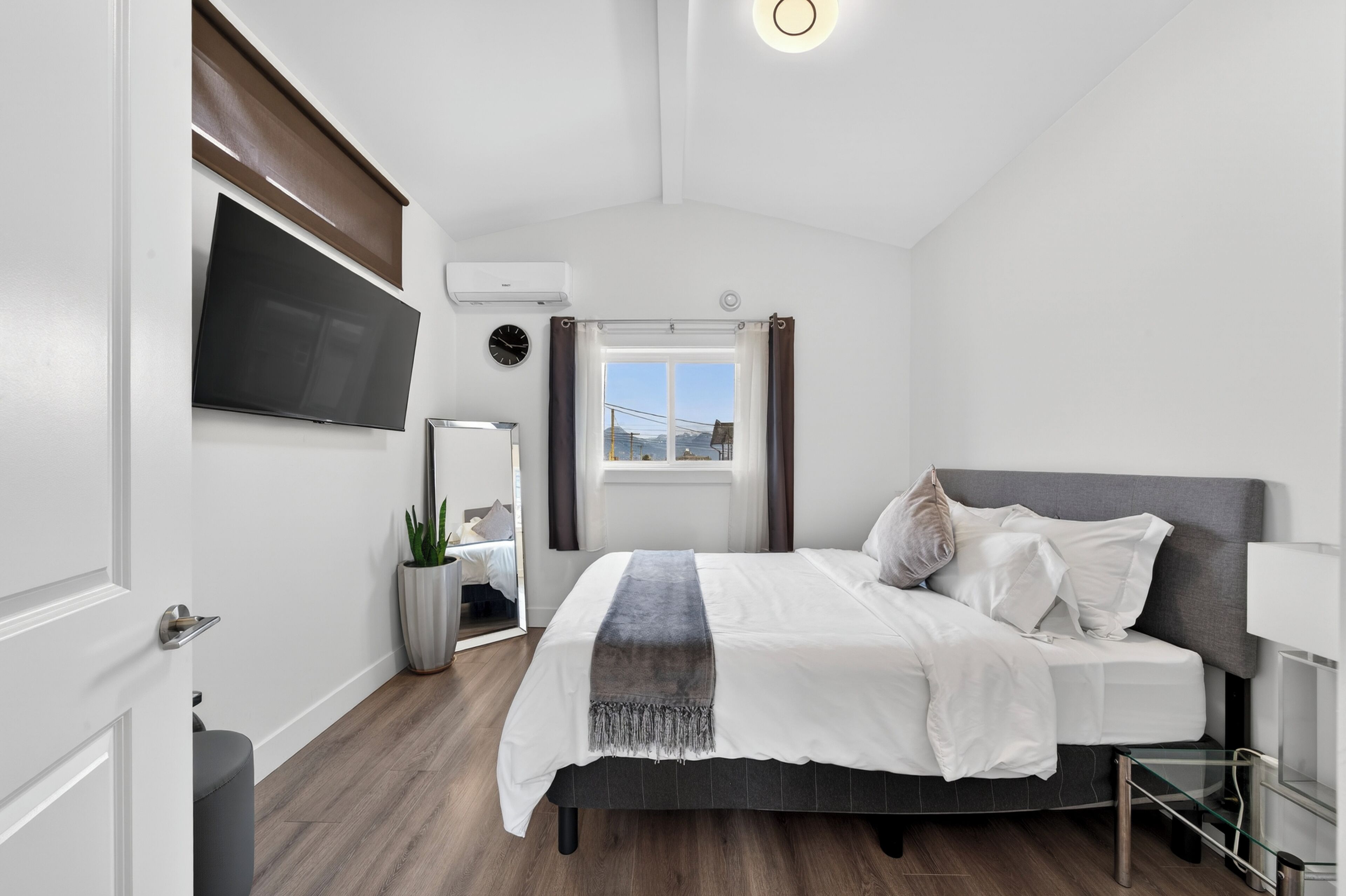 2 bedrooms, desk, free WiFi, bed sheets