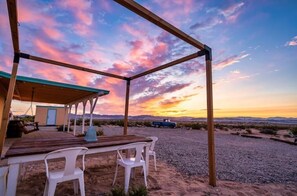 تناول الطعام بالخارج