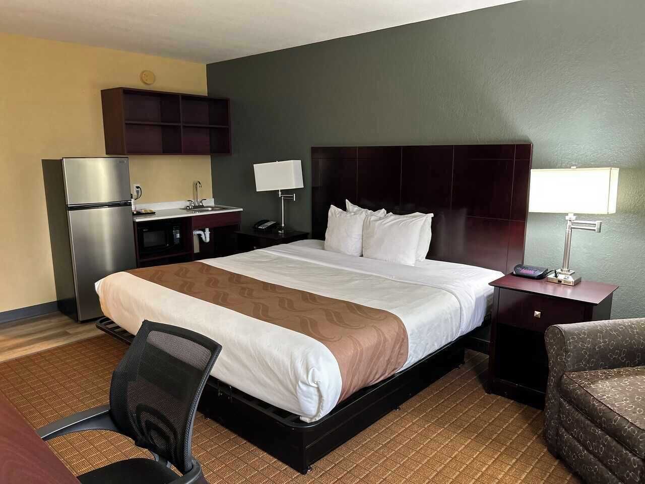 Premium bedding, desk, WiFi (free), bed sheets