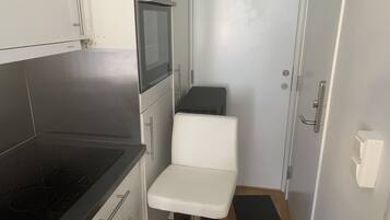 Køleskab, kogeplade, blender