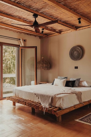 4 bedrooms, iron/ironing board, travel crib, WiFi