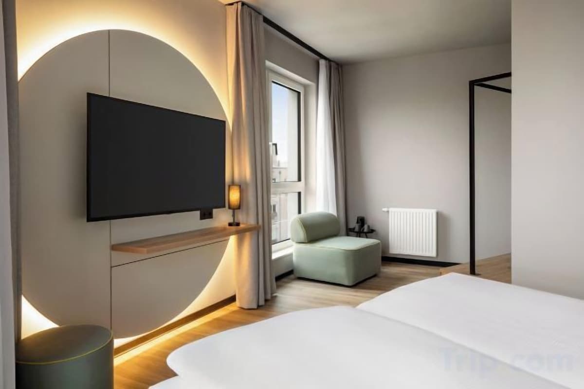 Hypo-allergenic bedding, in-room safe, soundproofing