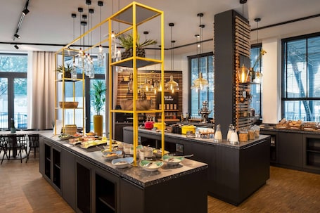 Daily buffet breakfast for a fee. Vienna House Easy by Wyndham Berlin Potsdamer Platz