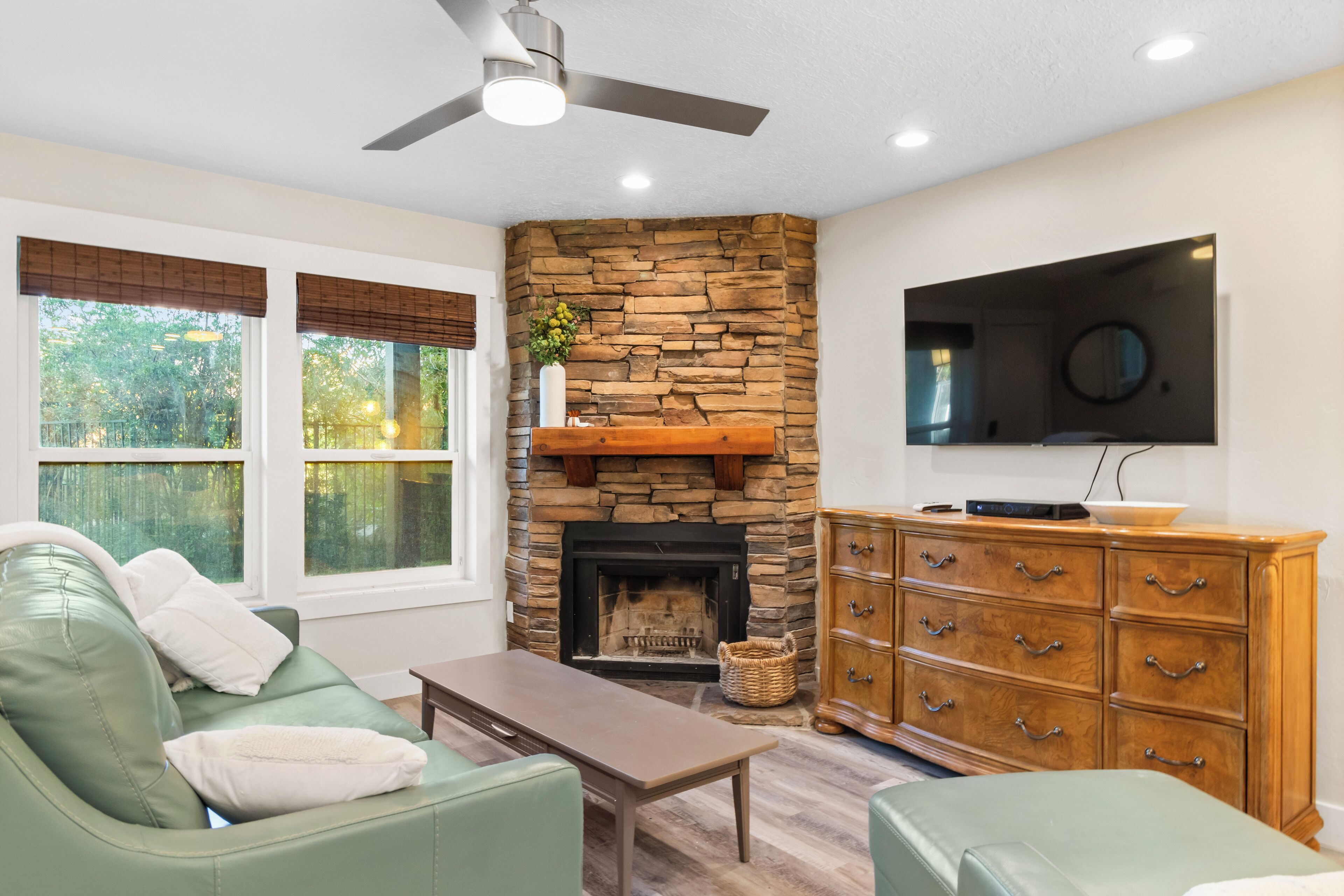 Mountain Gem, Get Away From The Day-To-Day! Quiet & Peaceful 1BR Oasis with pool