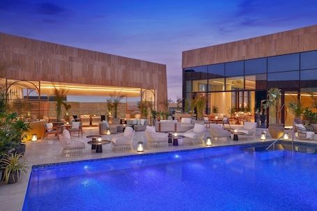 Se sirven cenas y happy hour