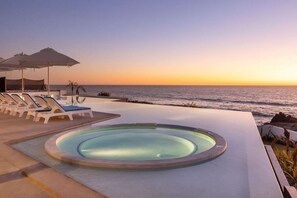 Pool - Modern Beachfront Residence with Resort Amenities (Cerritos El pescadero)