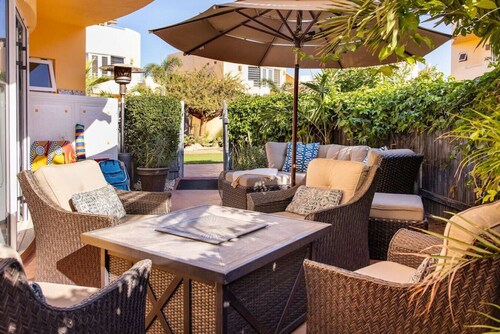 Modern Cerritos Home • Walk to Beach & Dining