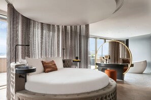 Penthouse | Sengetøy av topp kvalitet, minibar, safe på rommet og strykejern/-brett