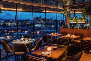 2 Restaurants; Frühstück, Mittagessen und Abendessen werden serviert