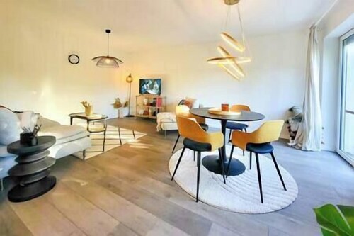 3 Zi-Design-Apartment-Balkon-nähe IN Village und Autobahn