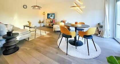 3 Zi-Design-Apartment-Balkon-nähe IN Village und Autobahn