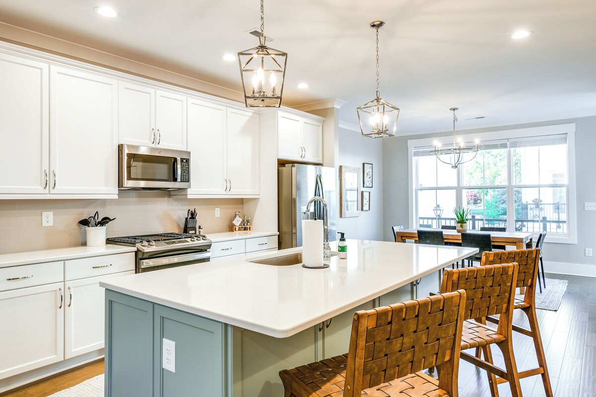 Cozy South Carolina Abode - Steps from Main Street