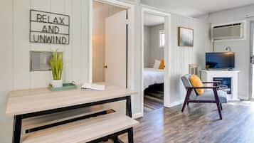 3 habitaciones, tabla de planchar con plancha, internet y ropa de cama