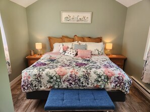 1 bedroom, desk, iron/ironing board, travel cot - "The Love Shack" For Couples - Private Hot Tub, Meals, Pampering, Pet Sitting! (South Haven)