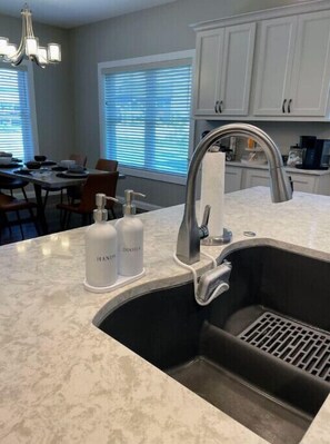 Fridge, microwave, oven, stovetop - Entire Home: First Class Stay for Work & Play
(Bettendorf)