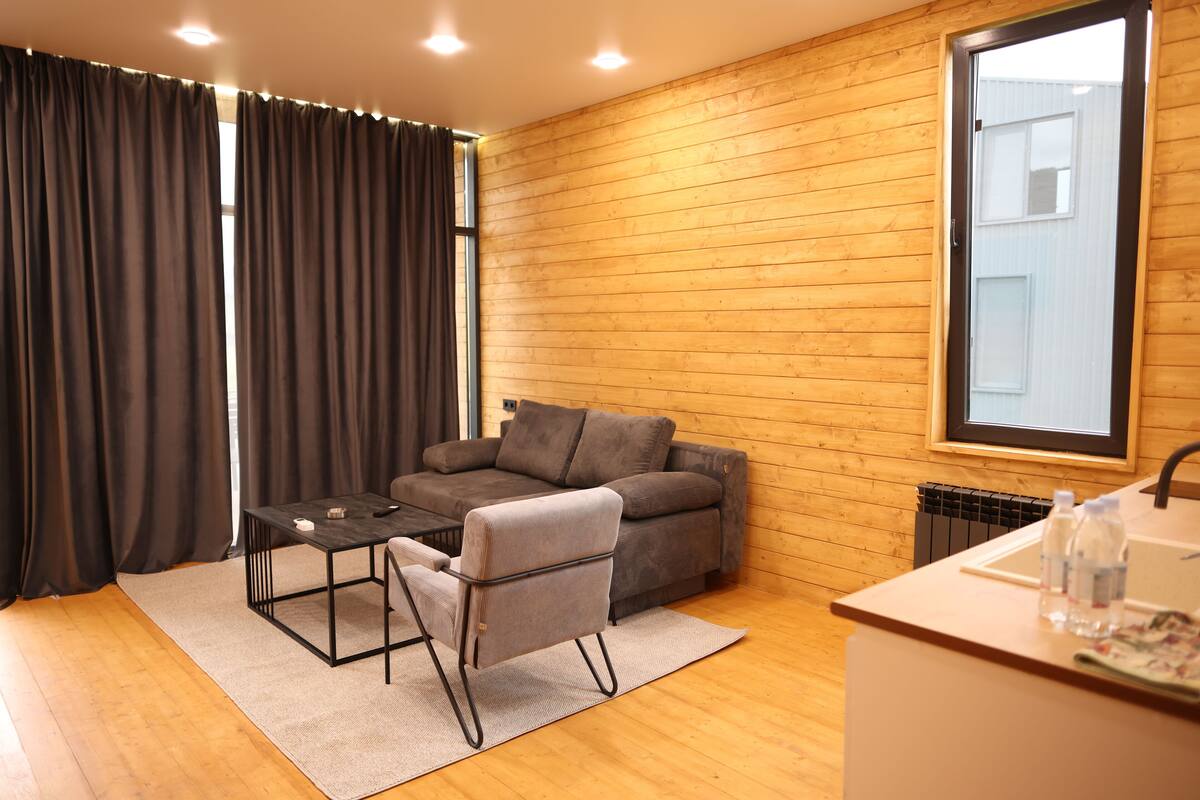 Casa de campo familiar, vistas al jardín | Ropa de cama de alta calidad, escritorio, sistema de insonorización