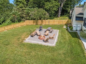 Property grounds - Salmon River Getaway - Firepit, BBQ & River Views (Richland)