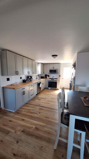 Fridge, microwave, oven, stovetop - Riverview Bliss in Beautiful Home (Richland)