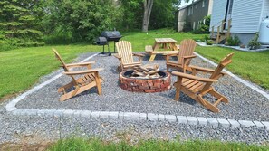 Outdoor dining - Riverview Bliss in Beautiful Home (Richland)