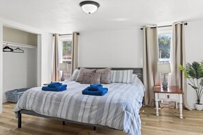 3 bedrooms, desk, iron/ironing board, WiFi (free)