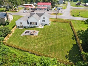 Exterior - Salmon River Getaway - Firepit, BBQ & River Views (Richland)