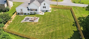 Salmon River Getaway - Firepit, BBQ & River Views