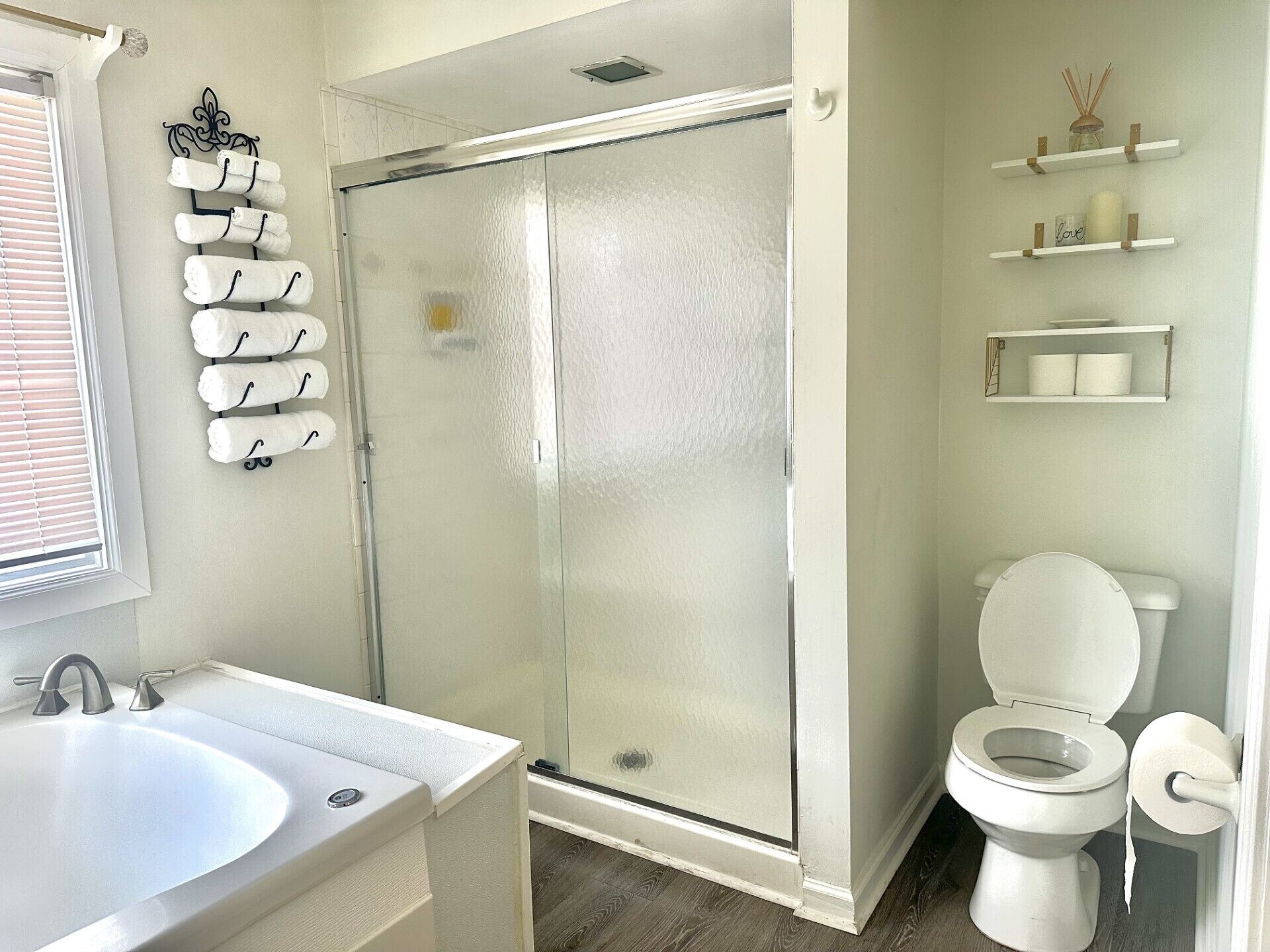 Luxe tweepersoonskamer, en-suite badkamer (Paris Suite) | Badkamer | Handdoeken, zeep, shampoo
