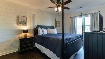 2 bedrooms, in-room safe, WiFi, bed sheets