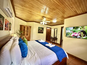 10 slaapkamers, een strijkplank/strijkijzer, gratis wifi, beddengoed