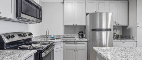 Frigorífic, microones, forn i placa de cuina