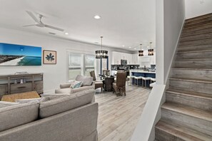 Smart TV - Lighthouse Landing ~ Luxe Coastal Retreat, 1 Block to PCB White Sands (Panama City Beach)