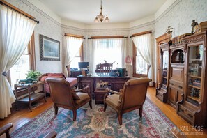 Lobby - The Historic Gillen House in Lampasas TX (Lampasas)