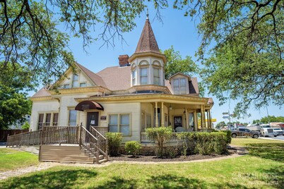 The Historic Gillen House in Lampasas TX