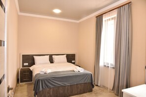 Ropa de cama de alta calidad, cubrecamas y wifi gratis