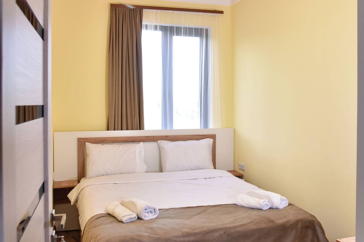 Ropa de cama de alta calidad, cubrecamas y wifi gratis