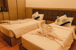 In-room safe, desk, blackout curtains, soundproofing - Wanderlust Fuvahmulah (Fuvahmulah)