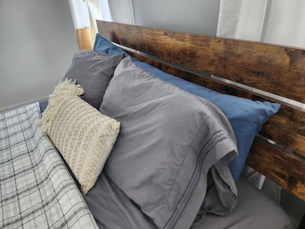 1 bedroom, Internet, bed sheets - Cozy & Clean in the heart of Manheim Borough Lancaster County. (Manheim)