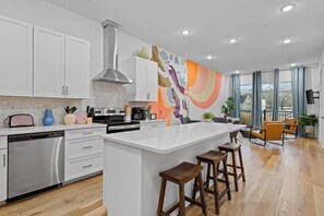 Private kitchen - New listing 3BD/3BA Nashville condo minutes from Broadway and Nissan stadium (nashville)