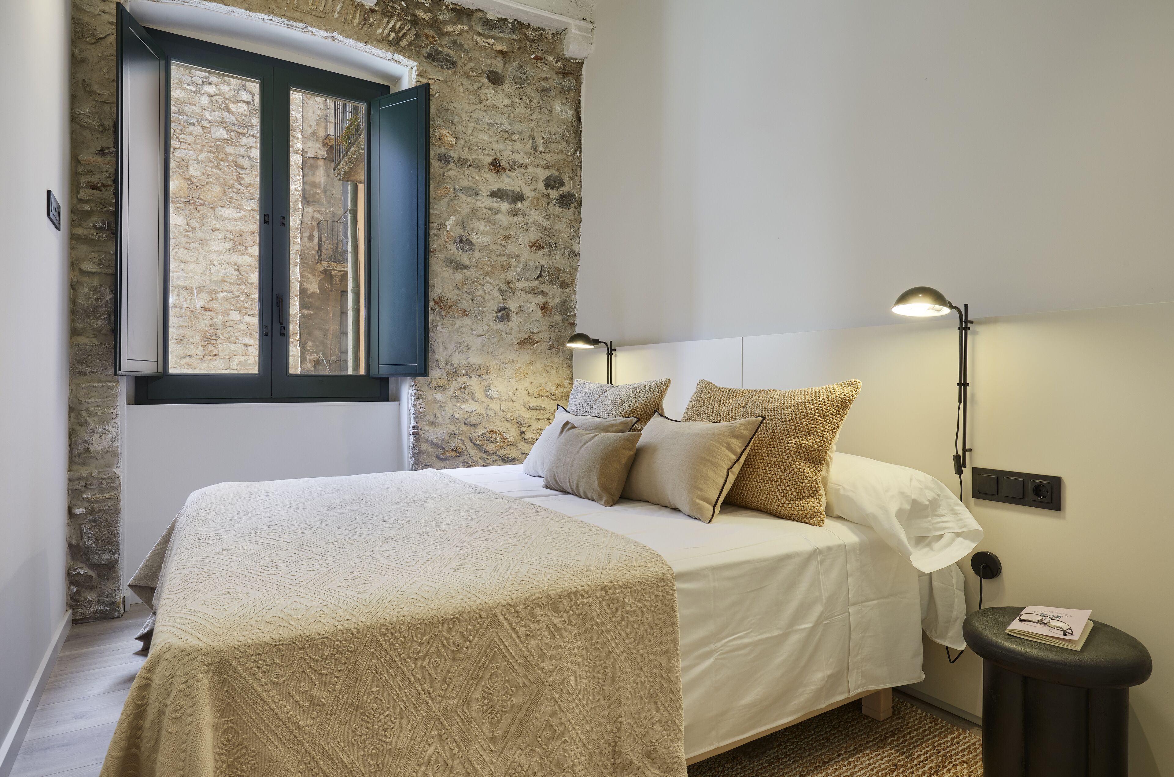 2 habitaciones, tabla de planchar con plancha y wifi gratis 